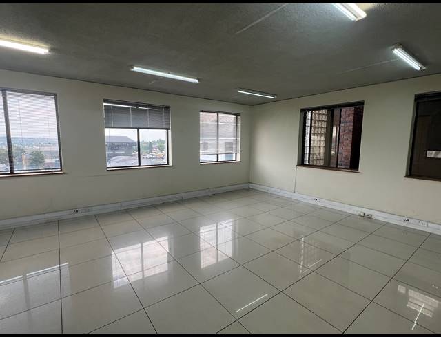 1,300M² BUILDING TO LET IN STRIJDOMPARK